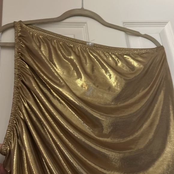 Norma Kamali One Shoulder Sunburst Gown in gold - Picture 3 of 4